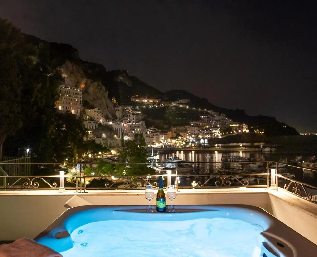 15 Hotel Centrali vicino al Chiostro del Paradiso da Prenotare