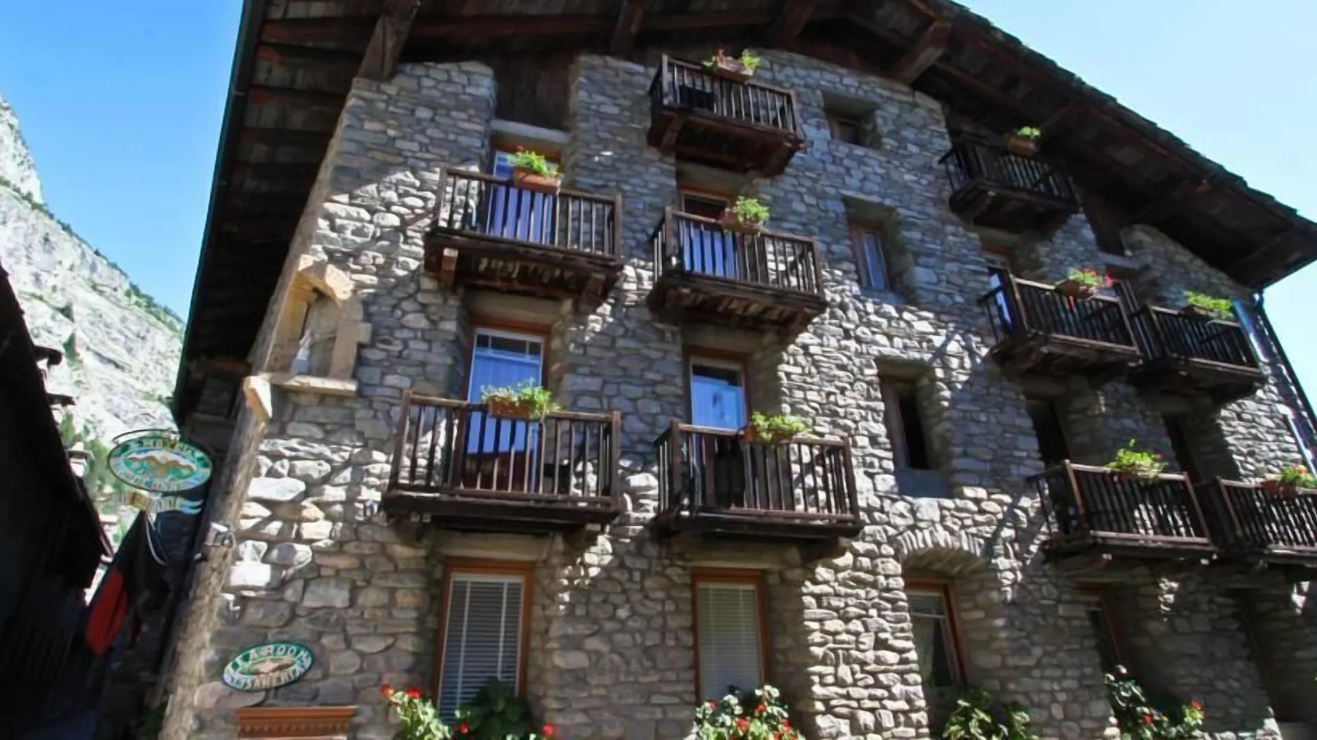 9 Resort Vicino alla Funivia Checrouit a Courmayeur