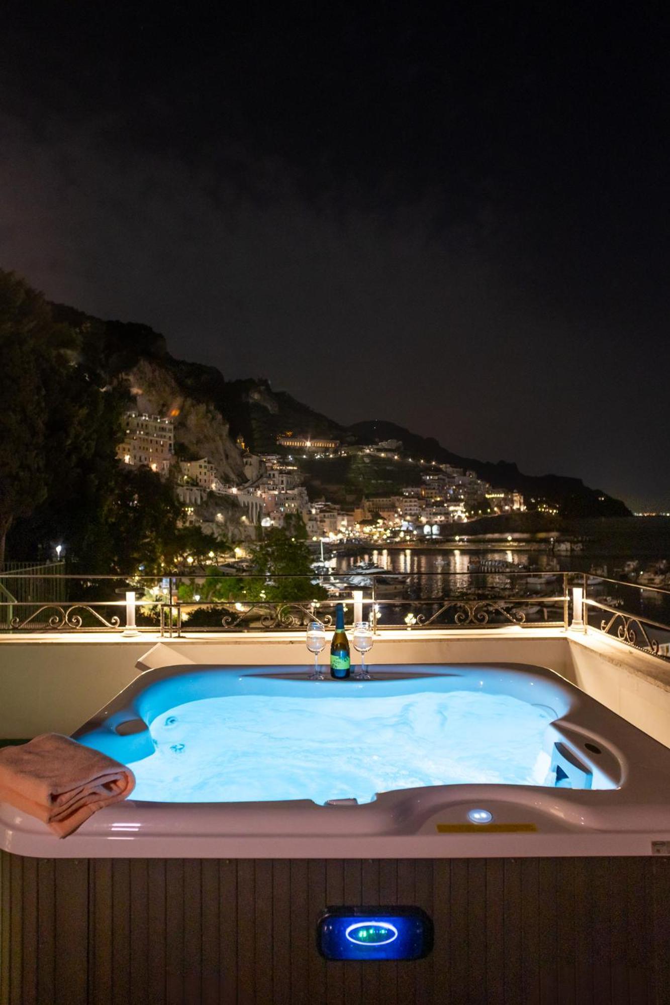 15 Hotel Centrali vicino al Chiostro del Paradiso da Prenotare